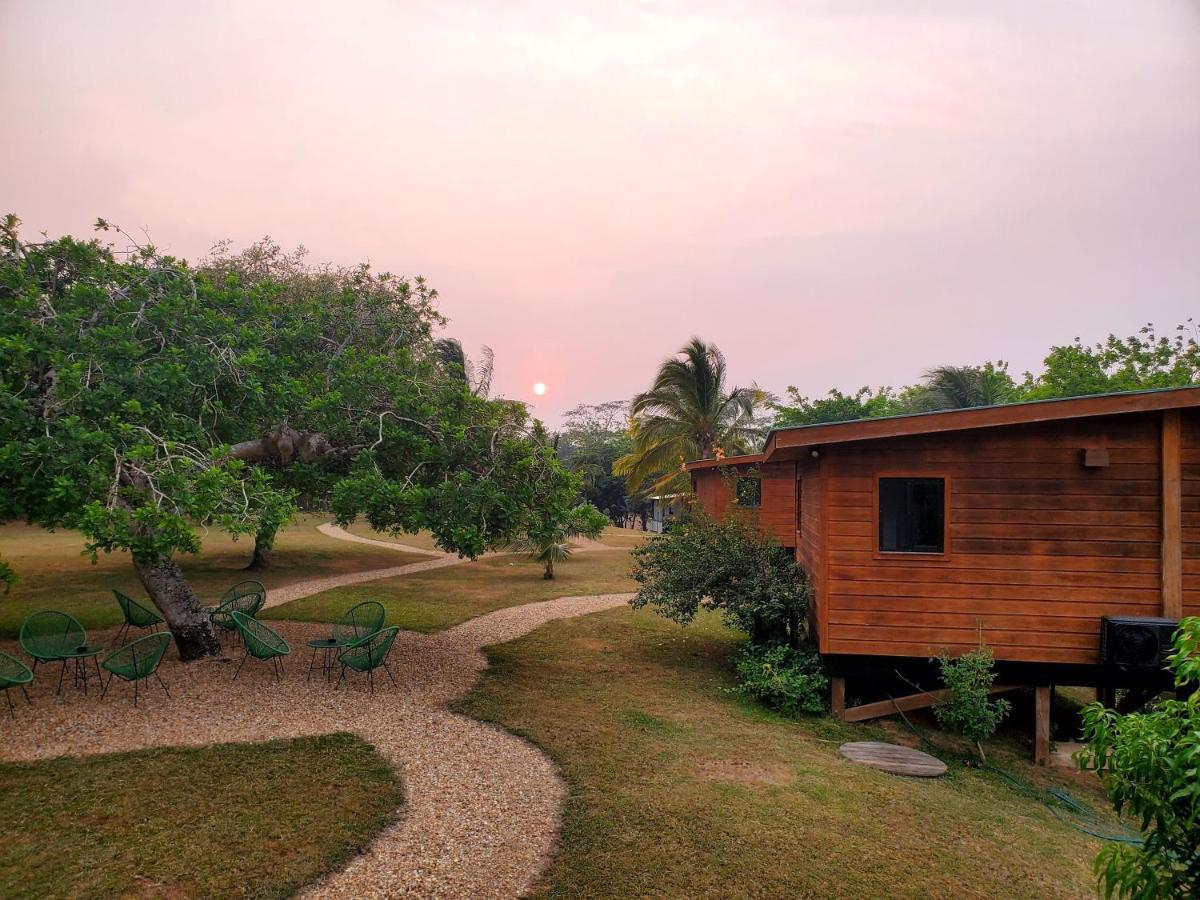 Yumas Riverfront Lodge San Ignacio Ngoại thất bức ảnh